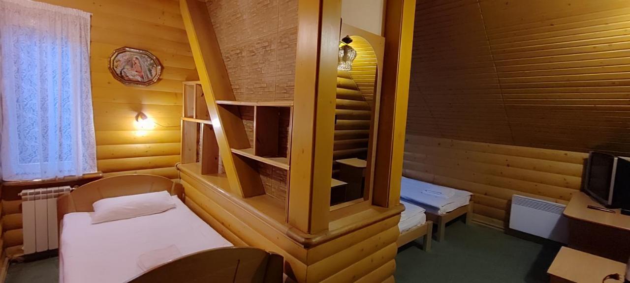 Лелеч Hotel Tatariv Ngoại thất bức ảnh