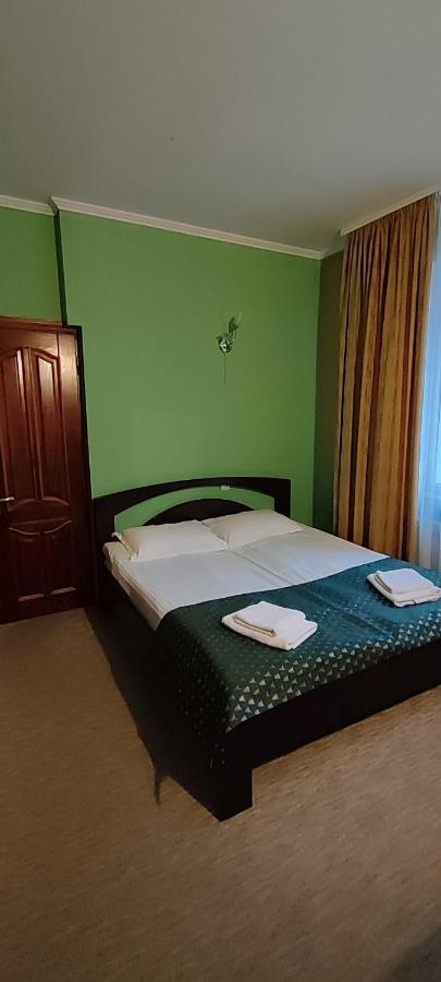 Лелеч Hotel Tatariv Ngoại thất bức ảnh