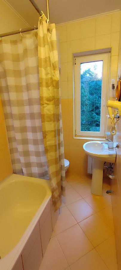 Лелеч Hotel Tatariv Ngoại thất bức ảnh