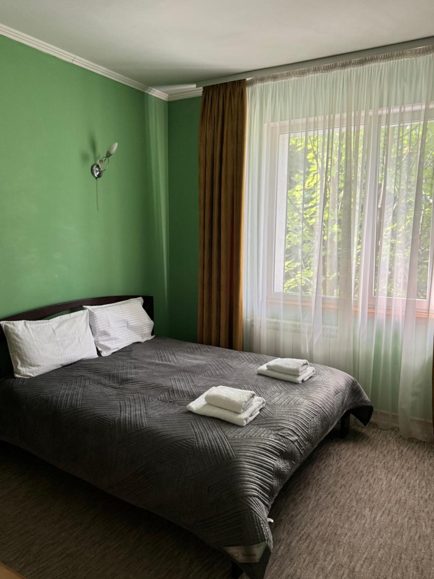Лелеч Hotel Tatariv Ngoại thất bức ảnh