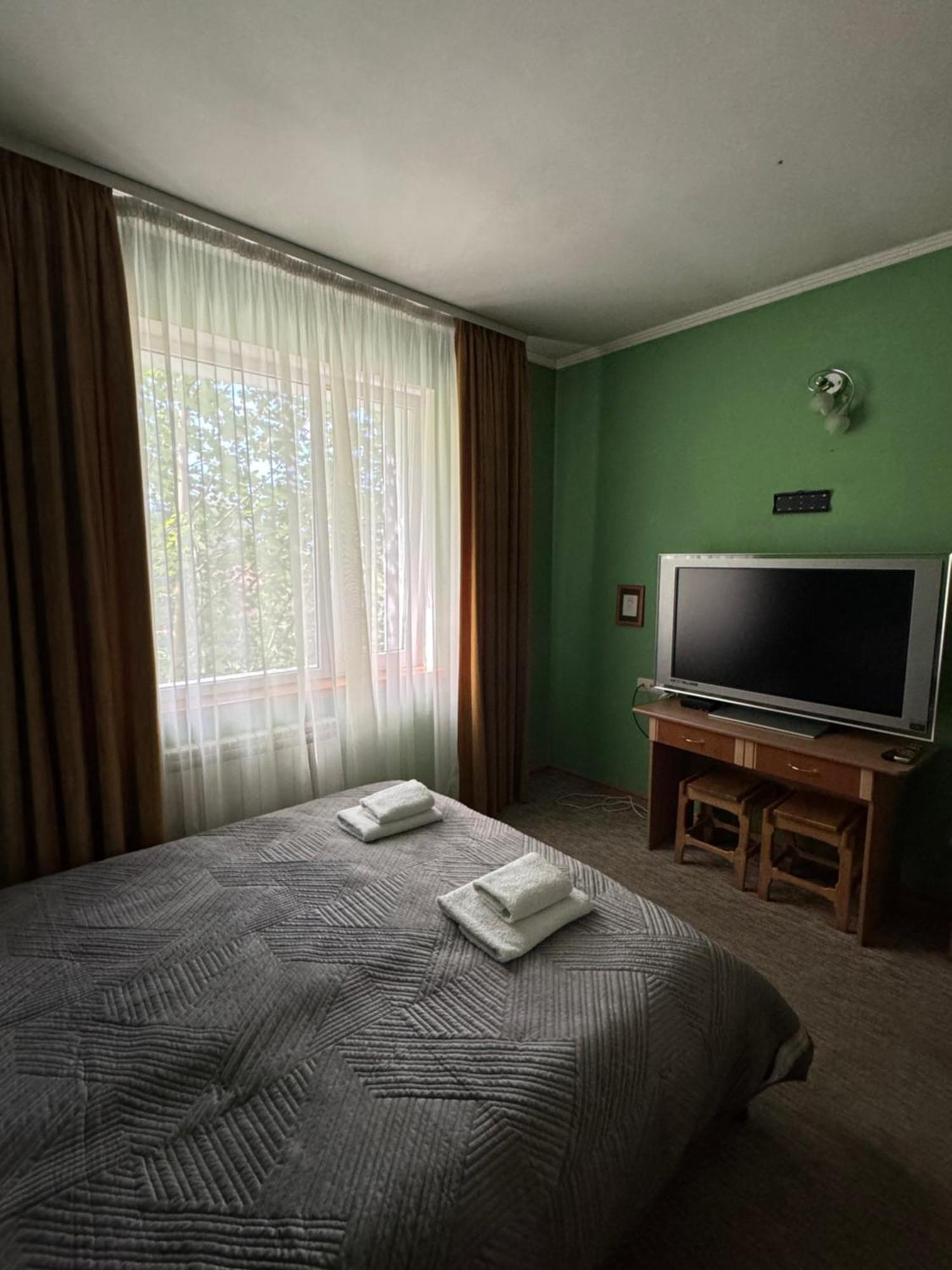 Лелеч Hotel Tatariv Ngoại thất bức ảnh