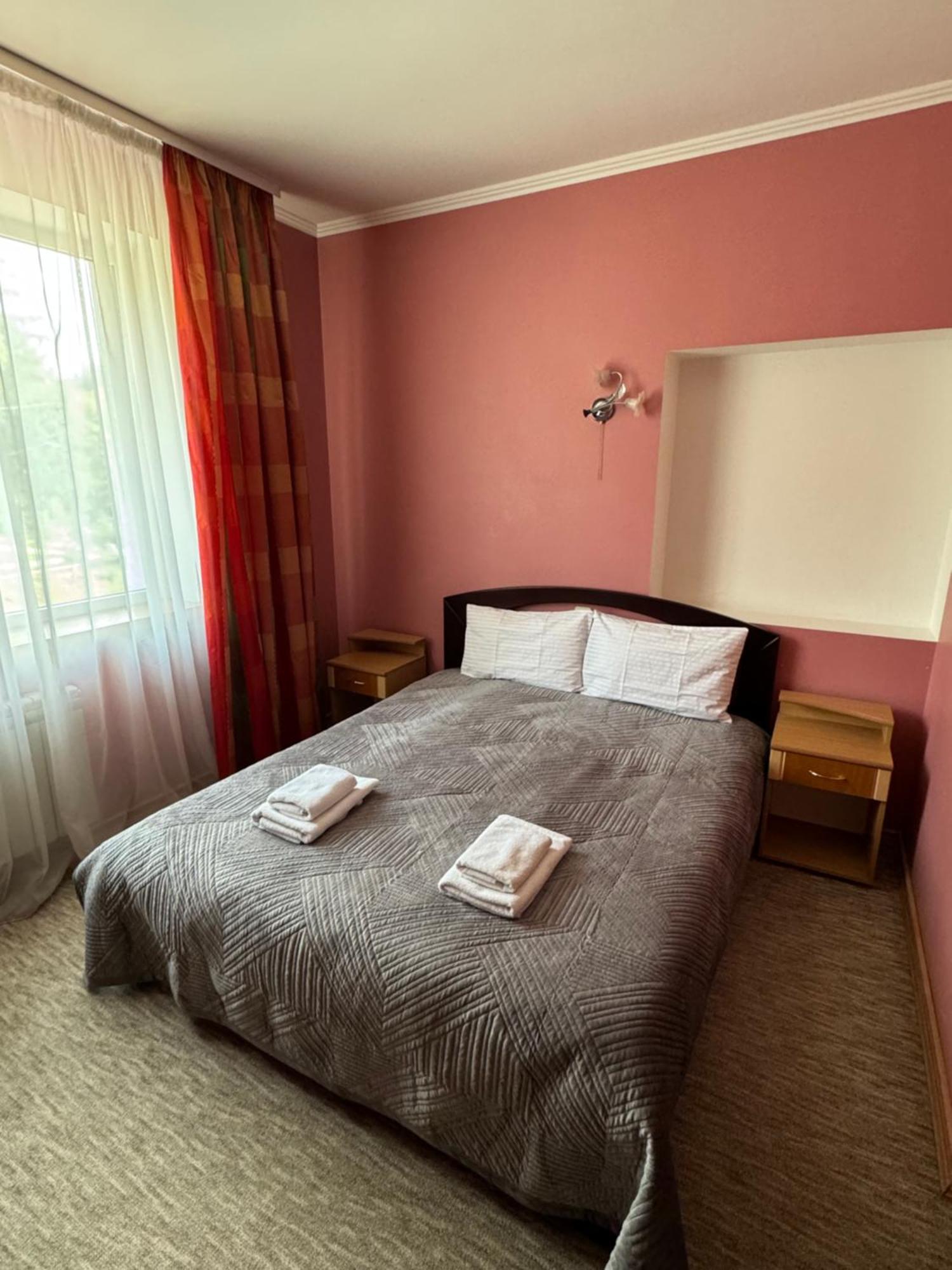 Лелеч Hotel Tatariv Ngoại thất bức ảnh
