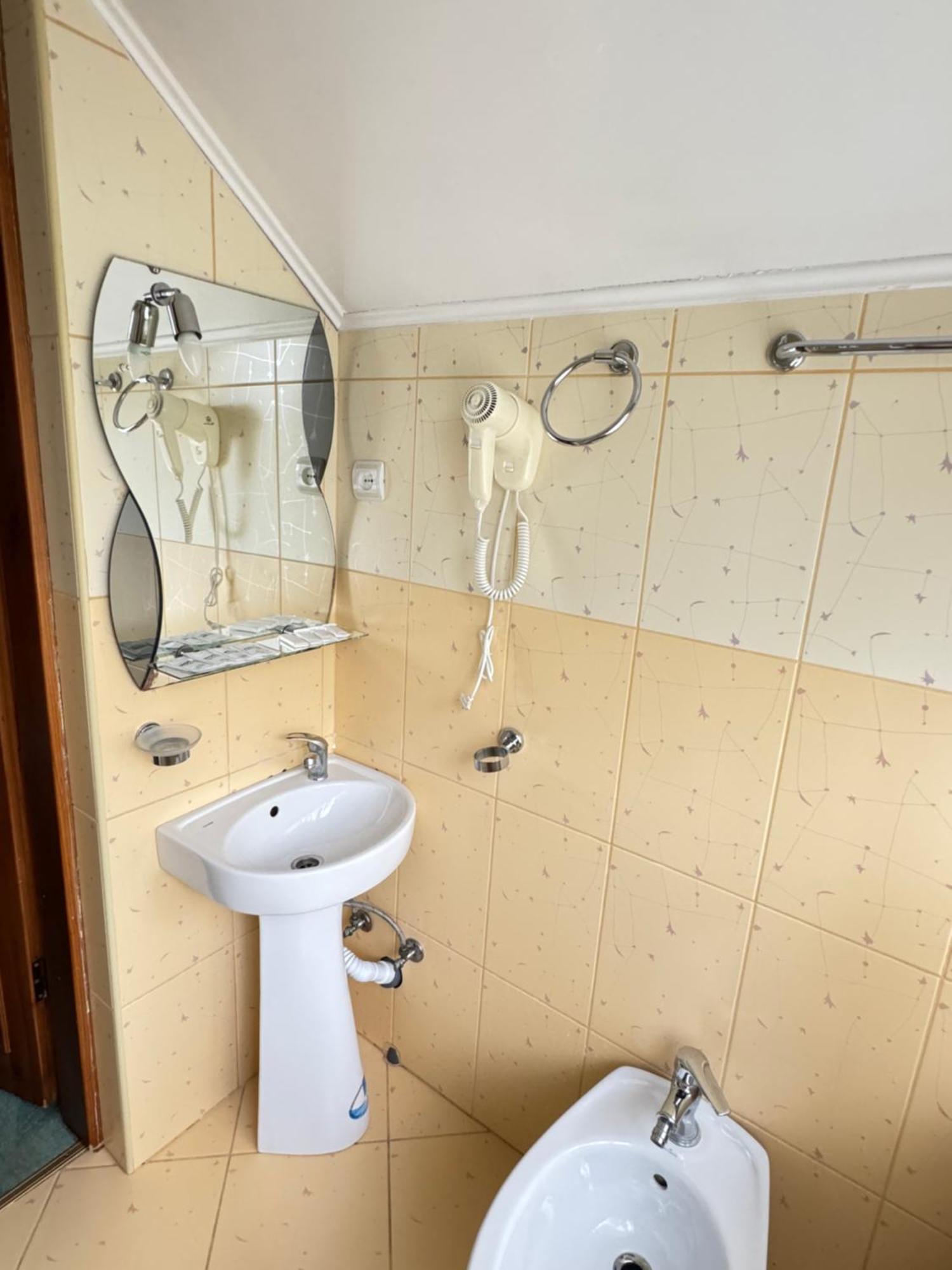 Лелеч Hotel Tatariv Ngoại thất bức ảnh
