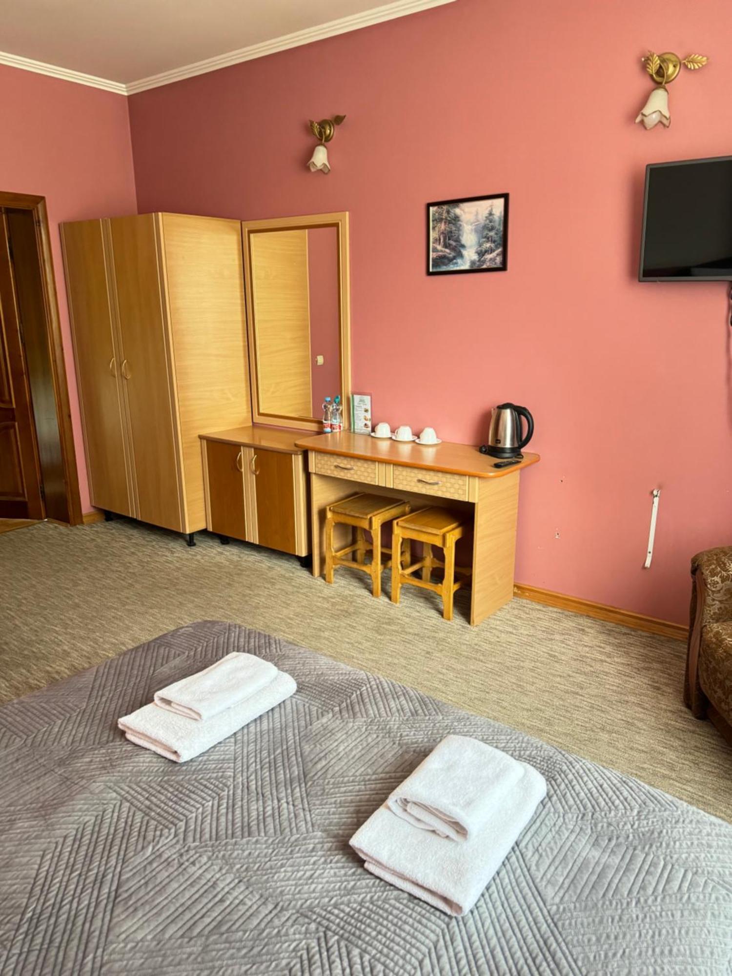 Лелеч Hotel Tatariv Ngoại thất bức ảnh
