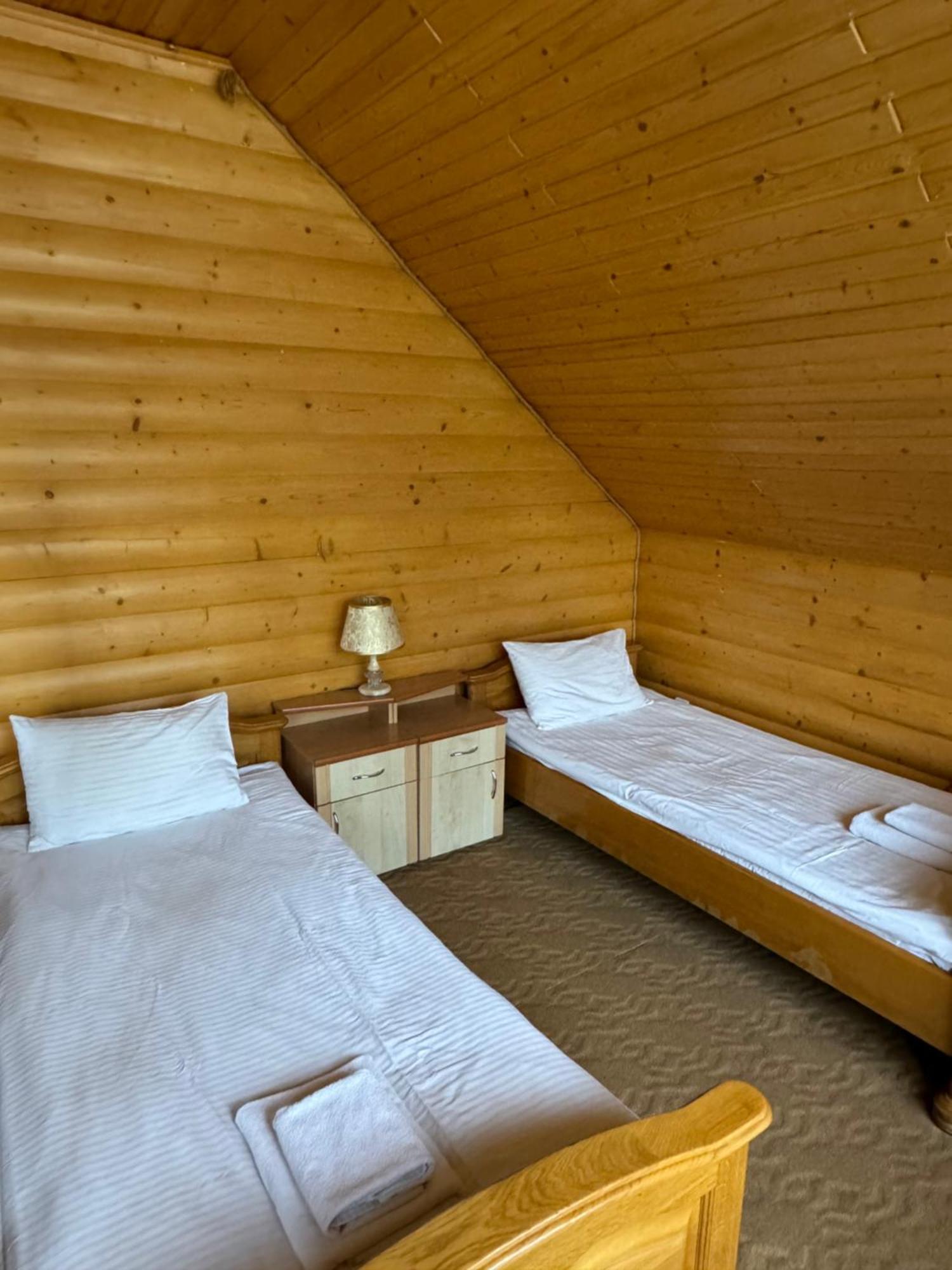 Лелеч Hotel Tatariv Ngoại thất bức ảnh